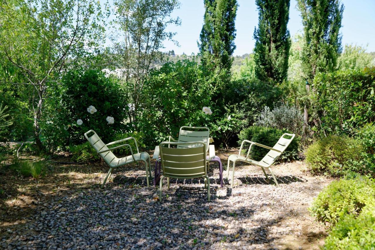 Private Furnished Apartment With All Comfort Has A Garden In A Green Space Meyreuil Exterior photo